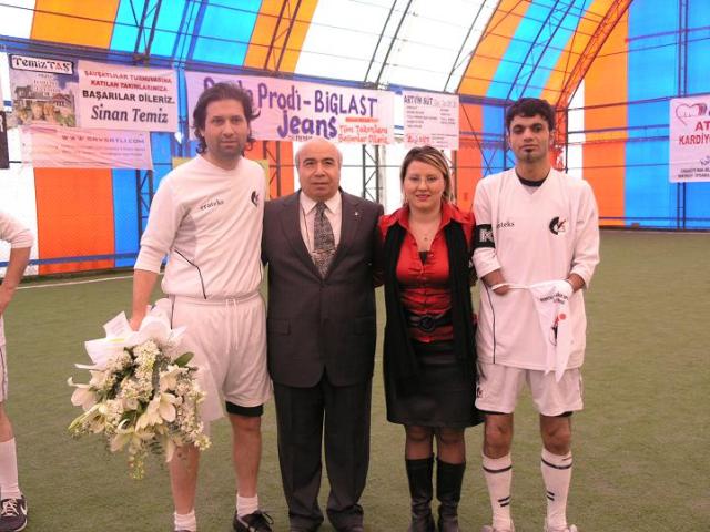 Nihat Yüceur Spor Kompleksi Yöneticisi İhsan Bey'den BESK'i gönülden desteklediler. 